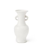 A CHINESE DEHUA TWIN HANDLED VASE, QING DYNASTY