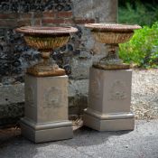 A PAIR OF CAST IRON VASES, ATTRIBUTED TO THE HANDYSIDE FOUNDRY, MID 17TH CENTURY