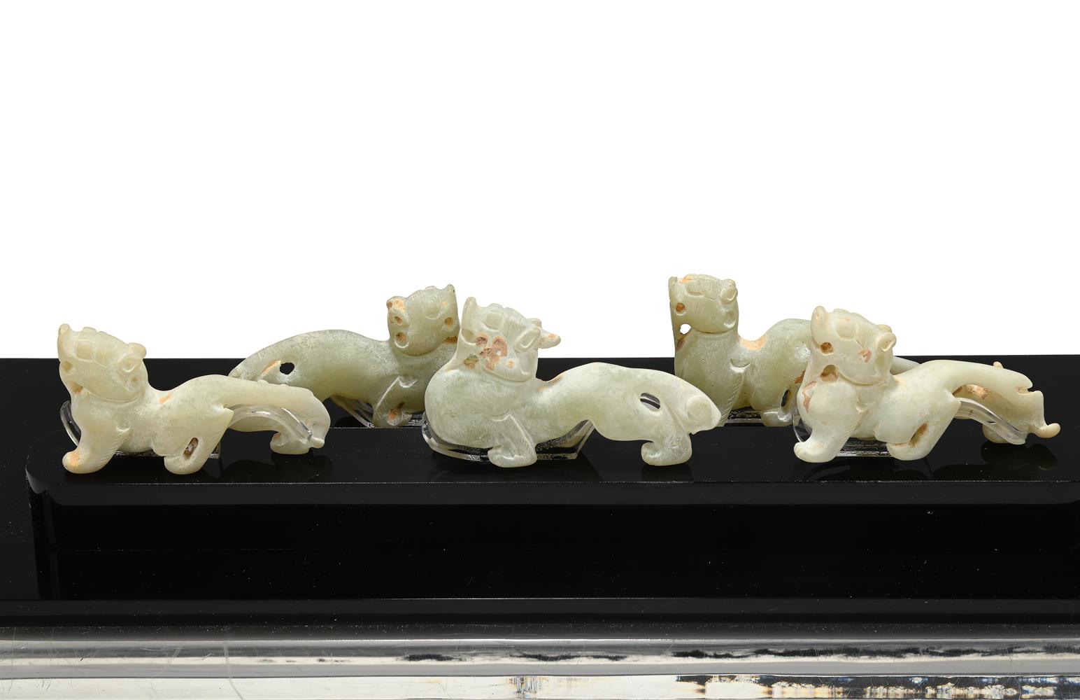 A DISPLAY OF FIVE MINIATURE CHINESE JADE MYTHICAL BEASTS, 20TH CENTURY - Image 5 of 5