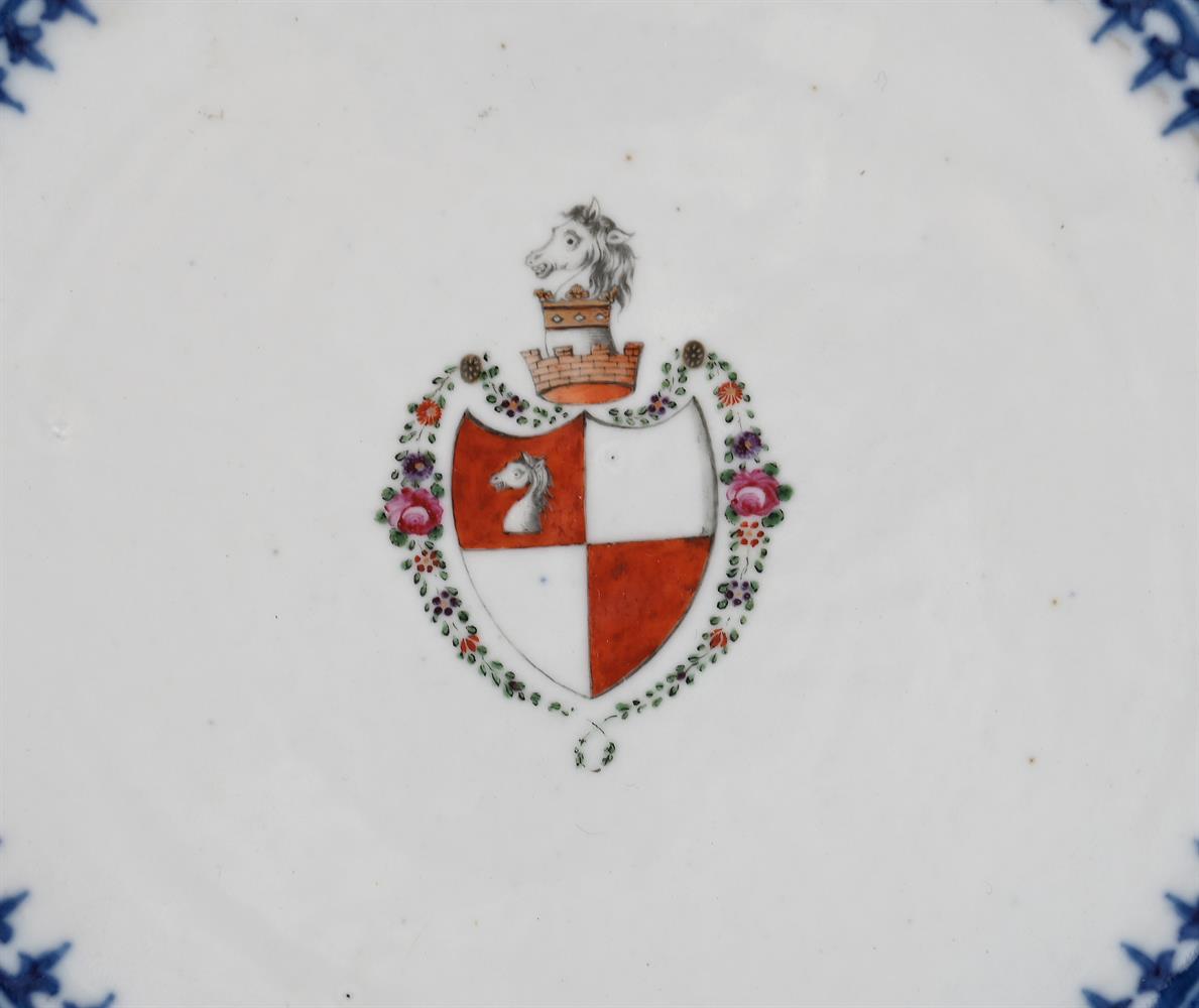 A PAIR OF CHINESE EXPORT ARMORIAL PLATES, LATE 18TH CENTURY - Image 5 of 6