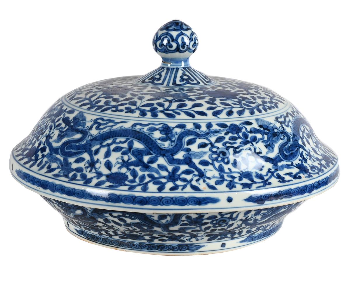 A LARGE CHINESE BLUE AND WHITE 'DRAGON' BOX AND COVER
