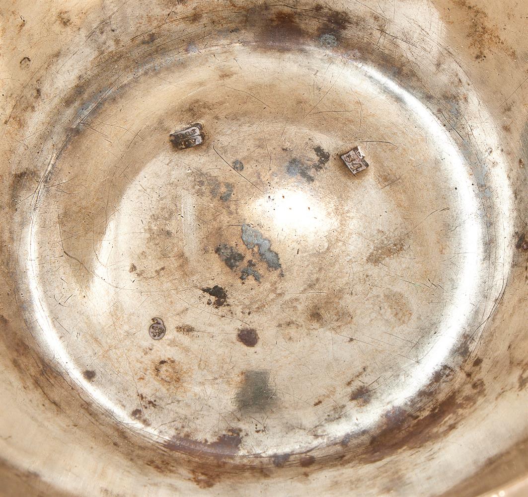 A CHINESE CANTON CARVED COCONUT SHELL BOWL WITH SILVER LINER, MID 19TH CENTURY - Image 4 of 5