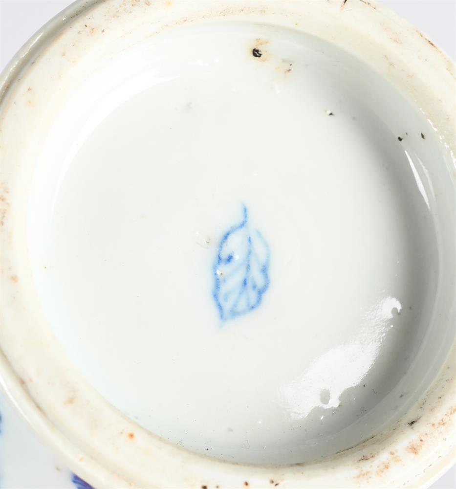 A CHINESE BLUE AND WHITE 'COURT LADIES' BOTTLE VASE - Image 3 of 3