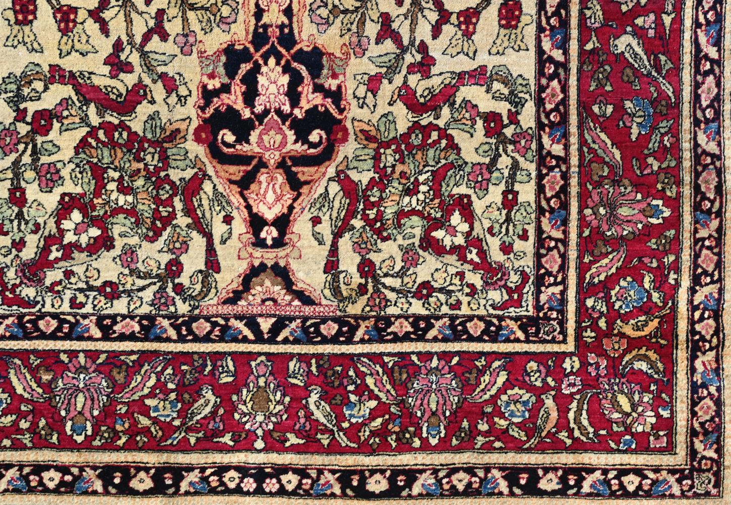 AN ISFAHAN RUG - Image 3 of 4