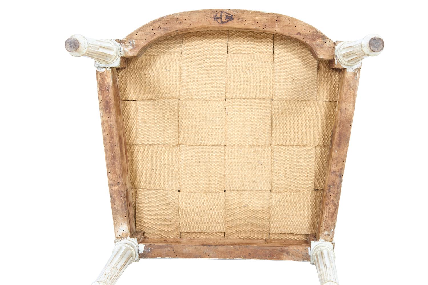 ‡ A ROYAL LOUIS XVI WHITE-PAINTED AND UPHOLSTERED CHAISE A LA REINE, CIRCA 1785 - Image 5 of 6