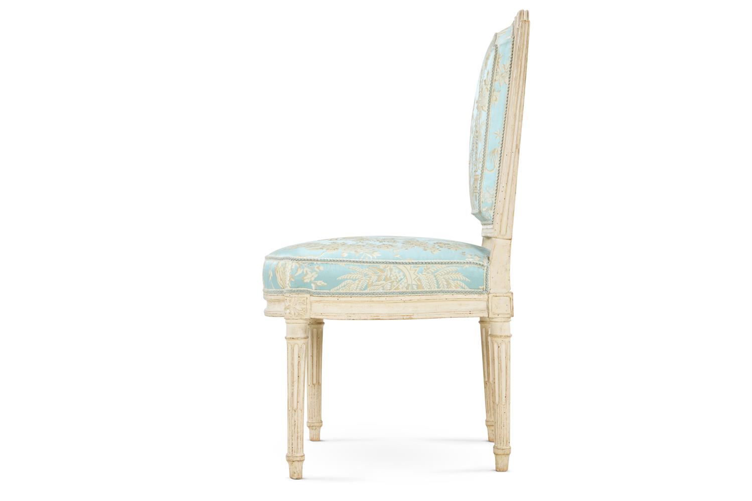 ‡ A ROYAL LOUIS XVI WHITE-PAINTED AND UPHOLSTERED CHAISE A LA REINE, CIRCA 1785 - Image 2 of 6