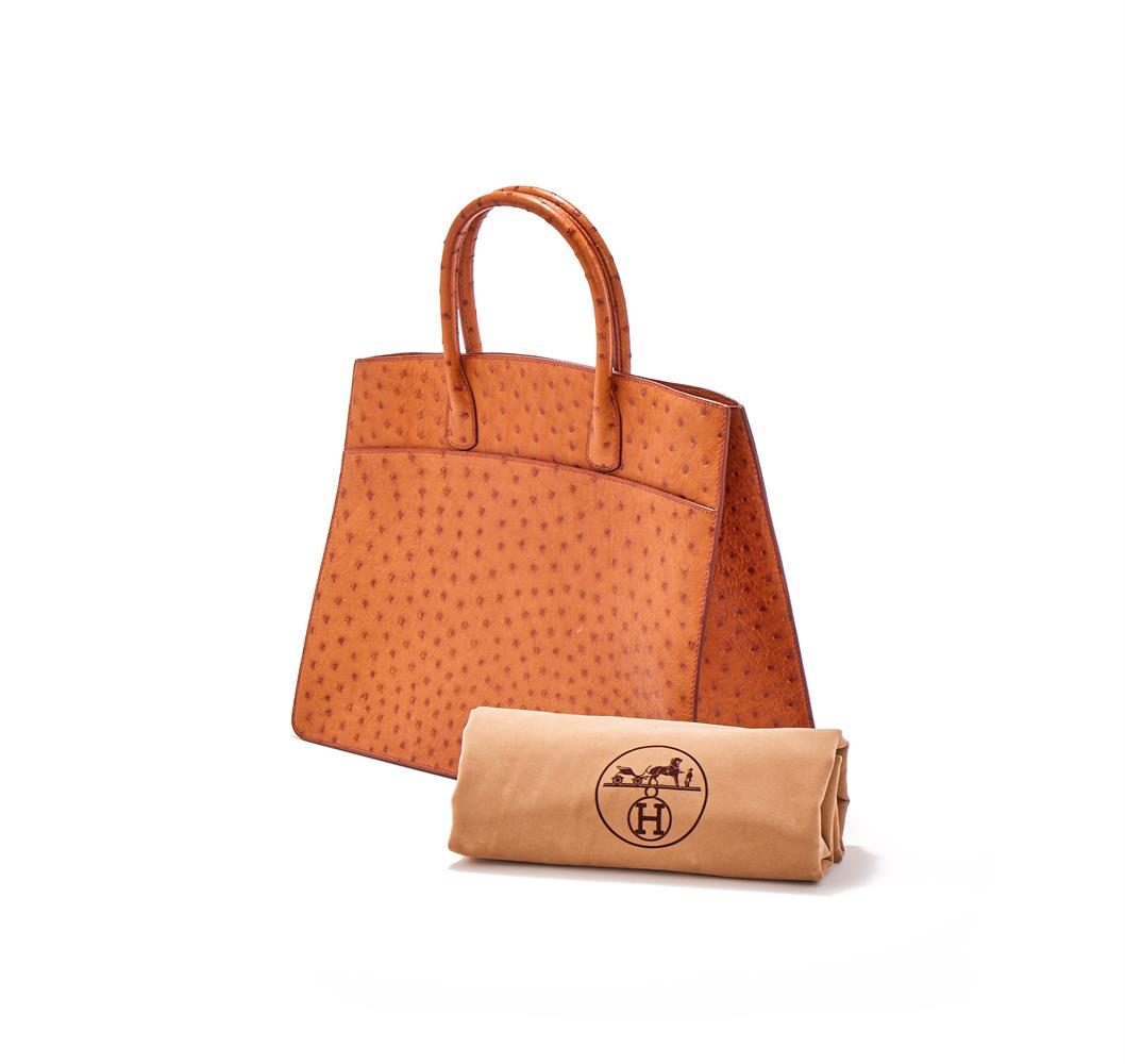 HERMES, WHITE BUS 40, A COGNAC OSTRICH HANDBAG - Image 4 of 4