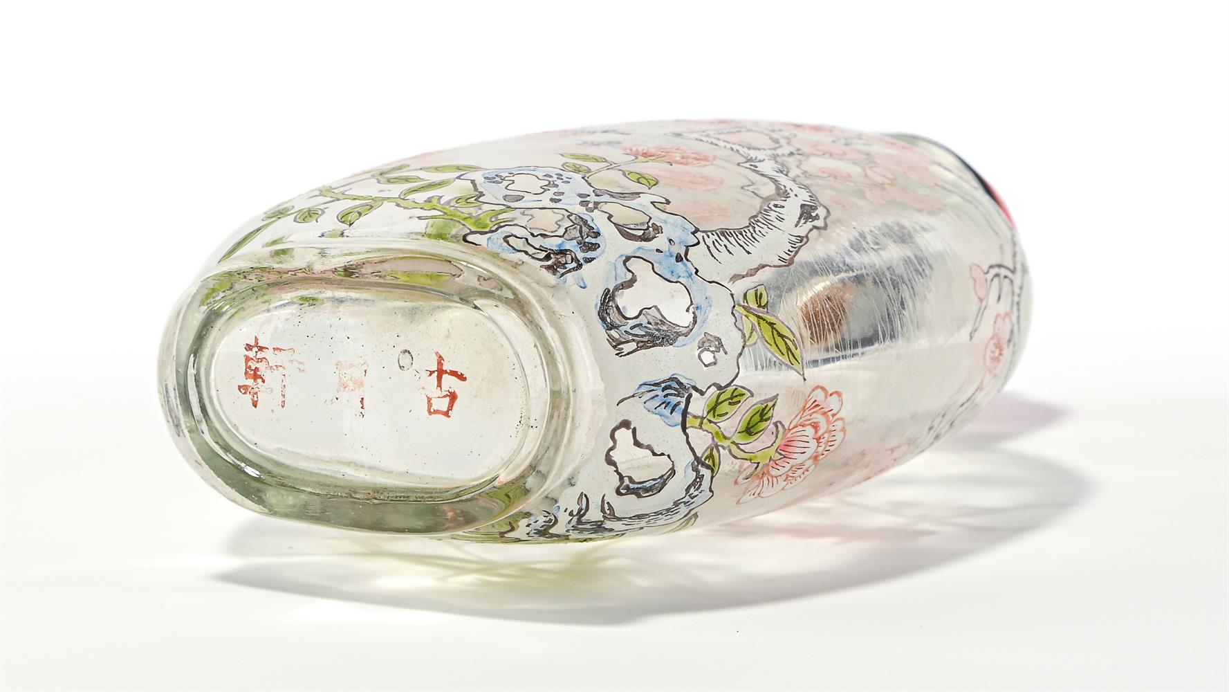 A rare Guyue Xuan enamelled glass snuff bottle - Image 4 of 4