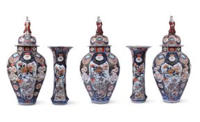 A GARNITURE OF FIVE IMARI VASES, EDO PERIOD, LATE 17TH OR EARLY 18TH CENTURY