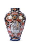 A LARGE BALUSTER IMARI VASE, EDO PERIOD, 19TH CENTURY