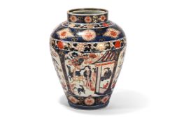 AN IMARI VASE, EDO PERIOD, LATE 17TH OR EARLY 18TH CENTURY