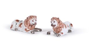 A PAIR OF GILT METAL MOUNTED EDME SAMSON PORCELAIN MODELS OF RECUMBENT LIONS, LATE 19TH CENTURY