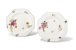 A PAIR OF CHELSEA PORCELAIN OCTAGONAL PLATES, CIRCA 1760