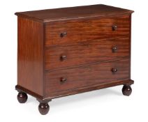 Y A GEORGE IV MAHOGANY CHEST OF DRAWERS, BY GILLOWS, CIRCA 1825