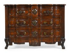 A RÉGENCE WALNUT SERPENTINE FRONTED COMMODE, CIRCA 1720