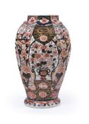 A LARGE OCTAGONAL BALUSTER IMARI VASE, EDO PERIOD, EARLY 19TH CENTURY
