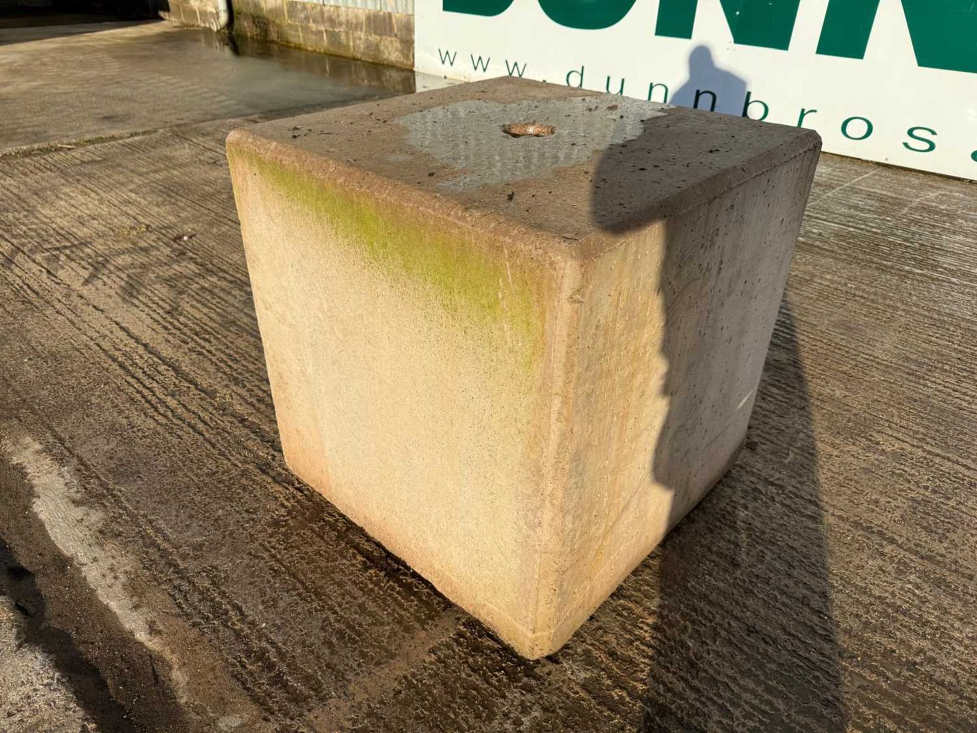 UNRESERVED - Lego Concrete Block Flat Top 800mm x 800mm x 800mm - Image 3 of 4