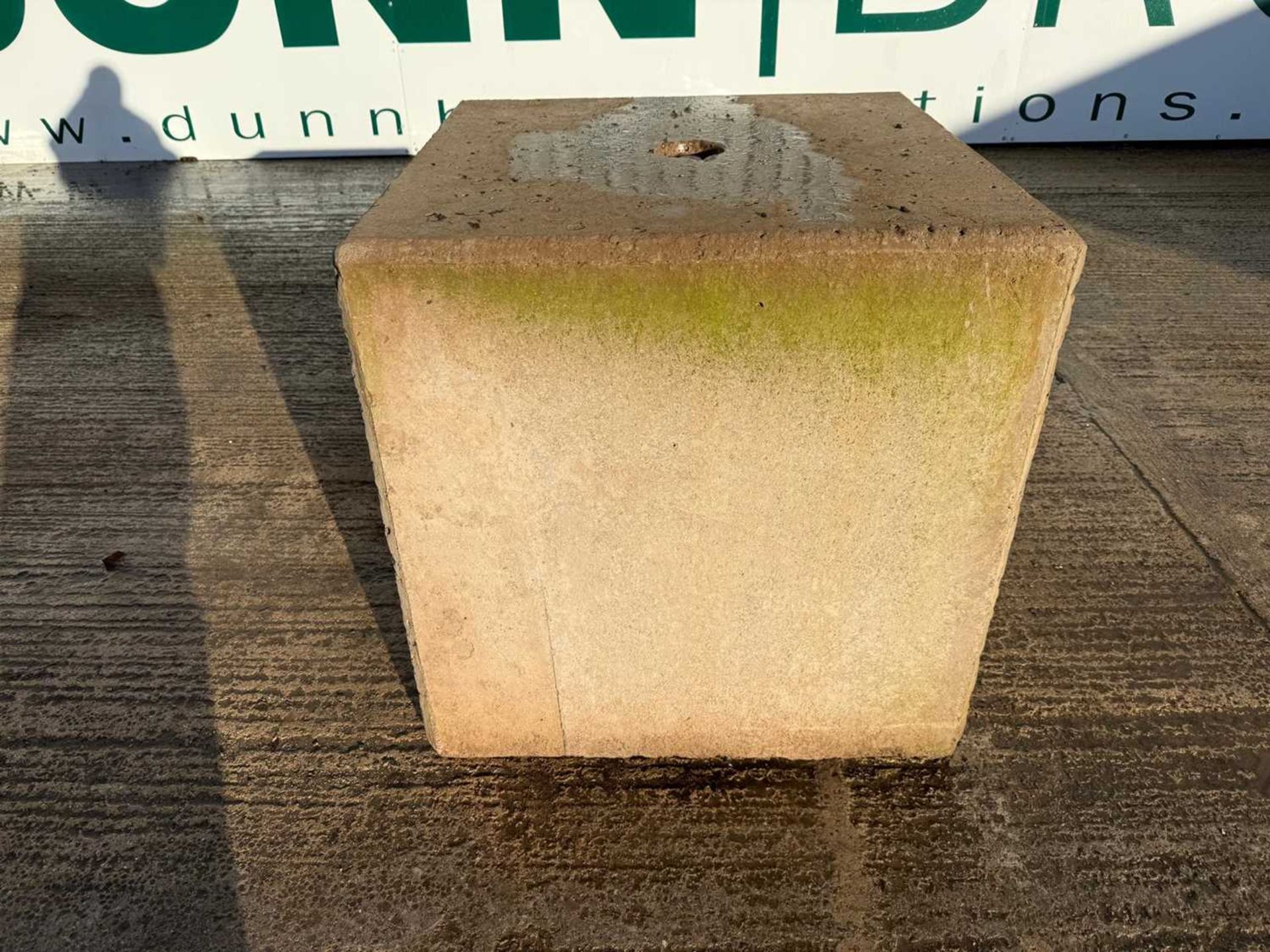 UNRESERVED - Lego Concrete Block Flat Top 800mm x 800mm x 800mm - Image 2 of 4