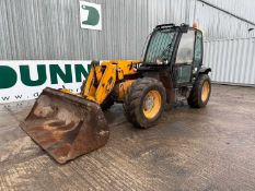 2015 JCB 531-70 Telehandler With Front Bucket, Front Wind shield Guard, Warning Beacon.