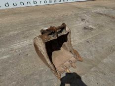Used Digging Bucket 40mm Pin x 22"Wide To Suit 4-6 Ton Excavator