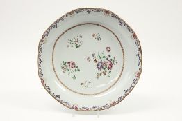 18th Cent. Chinese dish in porcelain with Famille Rose decor with flowers