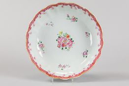 18th Cent. Chinese bowl in porcelain with a floral polychrome decor