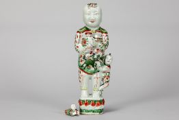 two 18th Cent. Chinese figures in porcelain with Famille Verte decor : a miniature reclining boy and