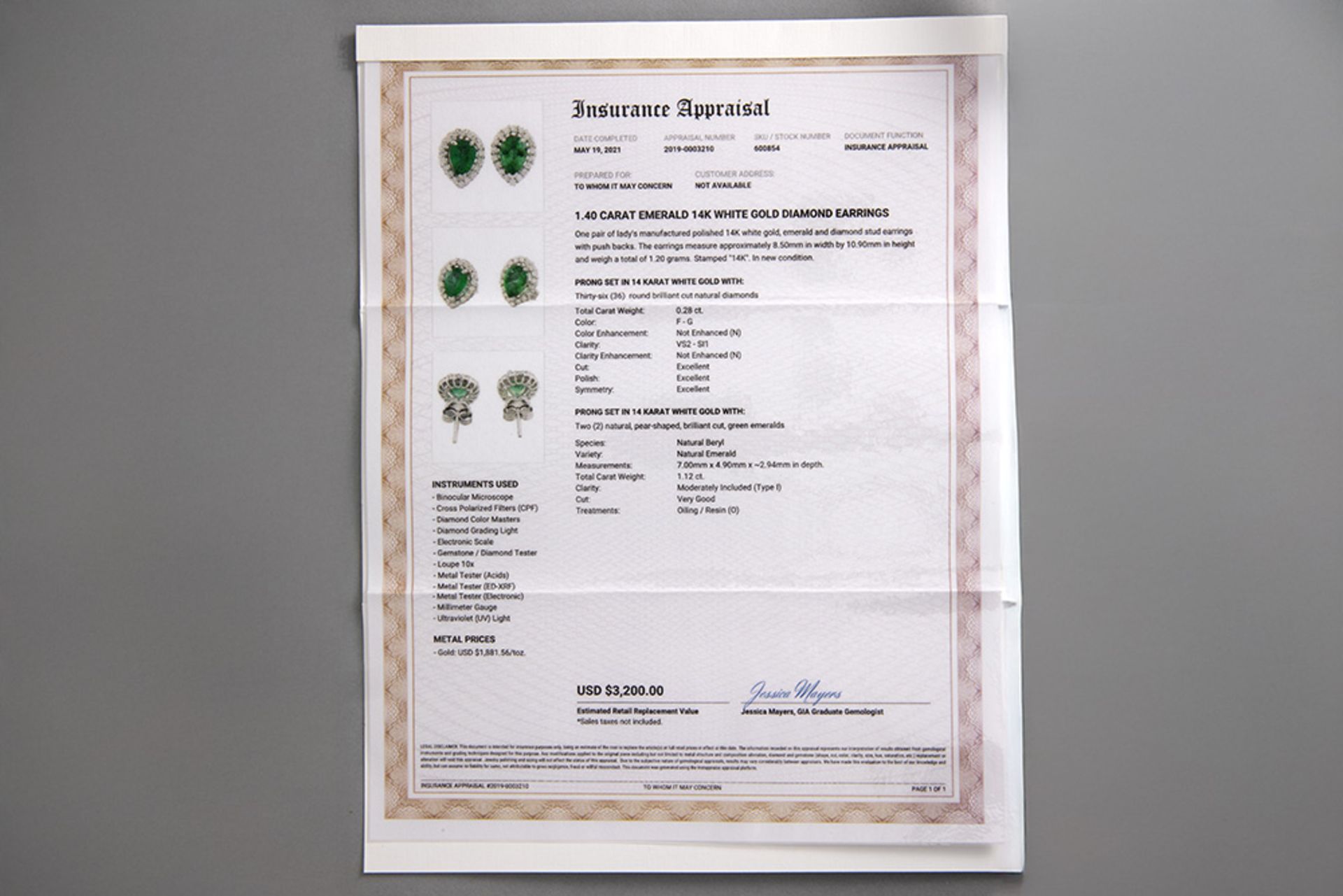 pair of drop-shaped earrings with 1,12 carat of emeralds and 0,28 carat of high quality brilliant cu - Bild 2 aus 2