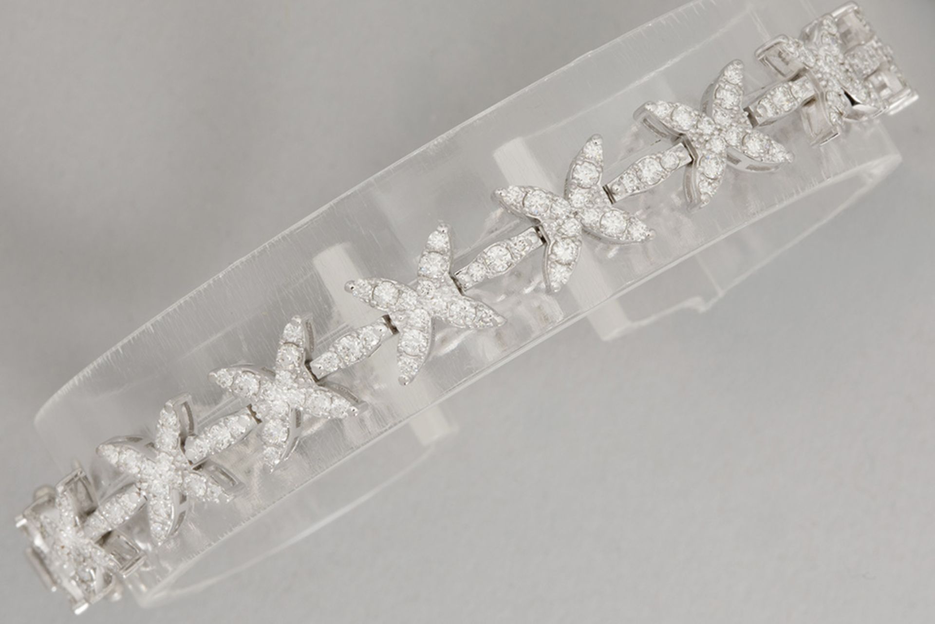 beautiful "Tiffany" style bracelet in white gold (18 carat) with 3,30 carat of high quality brillian