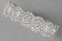 superb wedding ring in white gold (18 carat) with at least 2,40 carat of very high quality brilliant