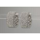pair of earrings with a quite wide ring shape in white gold (18 carat) with 1,75 carat of  quality b