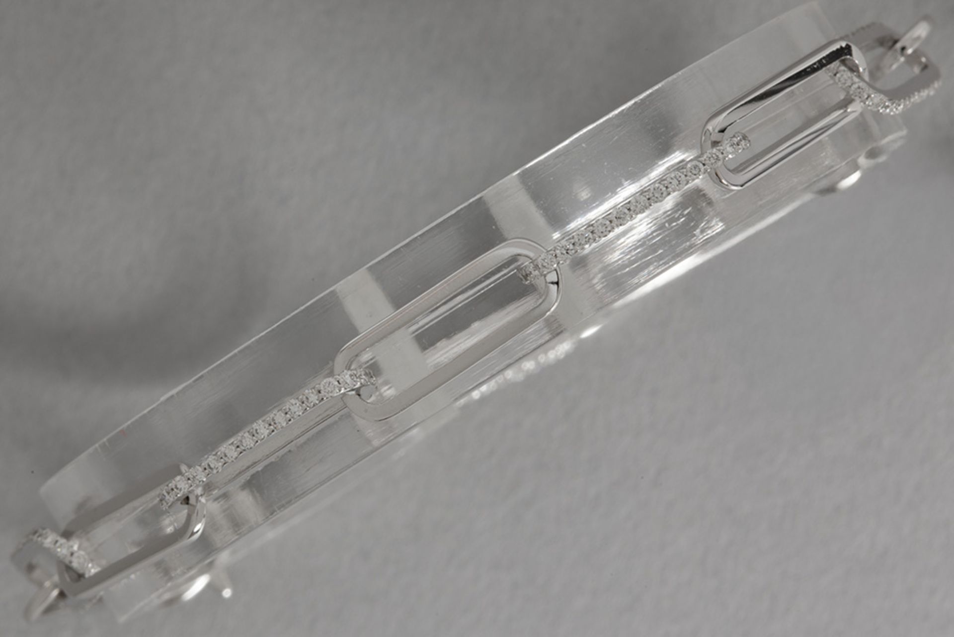 nice bracelet in white gold (18 carat) with 1,10 carat of very high quality brilliant cut diamonds - Bild 2 aus 2