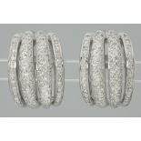 pair of earrings in white gold (18 carat) with ca 1,20 carat of quality brilliant cut diamonds