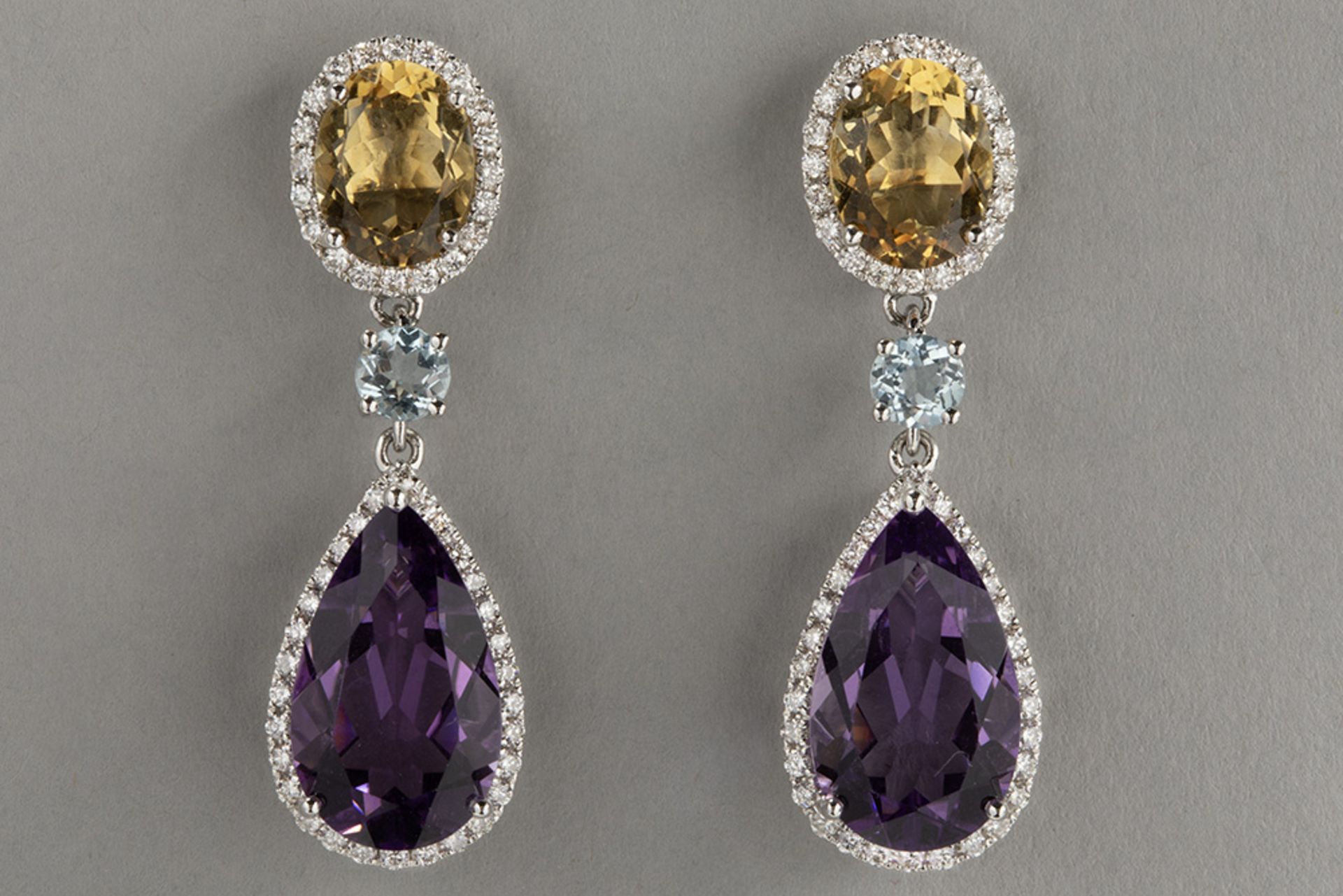 nice pair of earrings in white gold (18 carat) with ca 3 carat of oval citrines, at least 0,60 carat