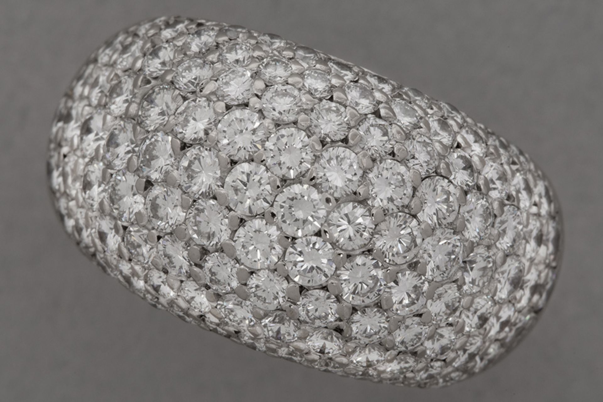 ring in yellow and white gold (18 carat) with ca 2 carat of very high quality brilliant cut diamonds