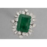 nice cocktail ring in white gold (18 carat) with ca 4,20 carat Brazilian emerald surrounded by ca 3,