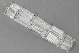 modern ring in white gold (18 carat) with ca 1,20 carat of very high quality baguette cut diamonds