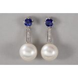 pair of earrings in white gold (18 carat) with ca 0,25 carat of high quality baguette cut diamonds a