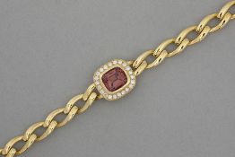 bracelet in yellow gold (18 carat) with a large ca 7 carat red tourmaline surrounded by ca 0,70 cara