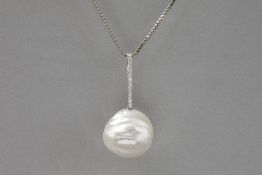 rare big South Sea pearl with a baroque shape set on a pendant in white gold (18 carat) with ca 0,2