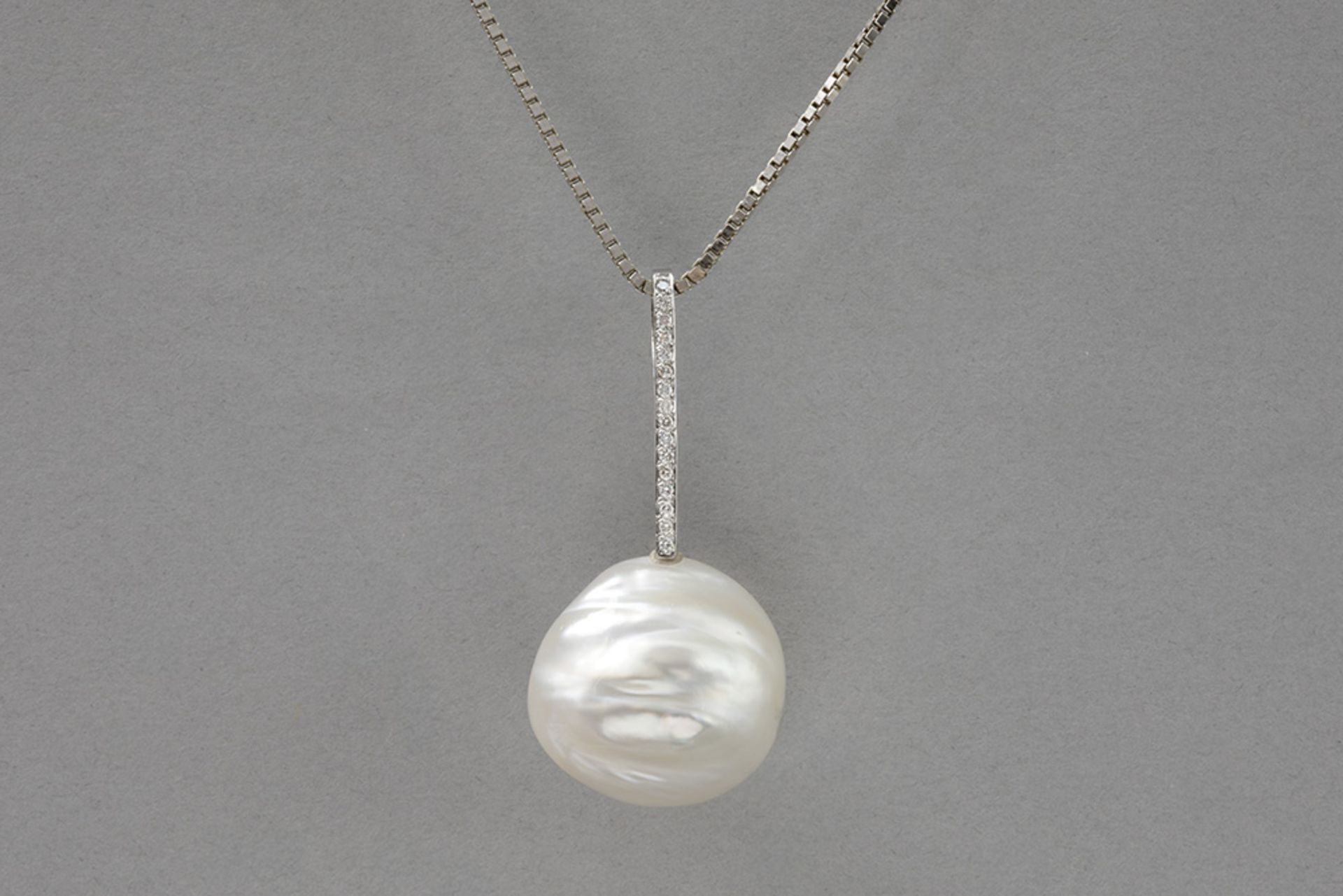 rare big South Sea pearl with a baroque shape  set on a pendant in white gold (18 carat) with ca 0,2