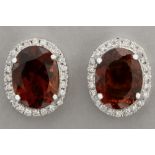 pair of earrings in white gold (18 carat) with ca 5,50 carat of garnet with quite rare deep orange c