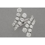 nice ring with an elegant design in white gold (18 carat) with ca 3,10 carat of very high quality br