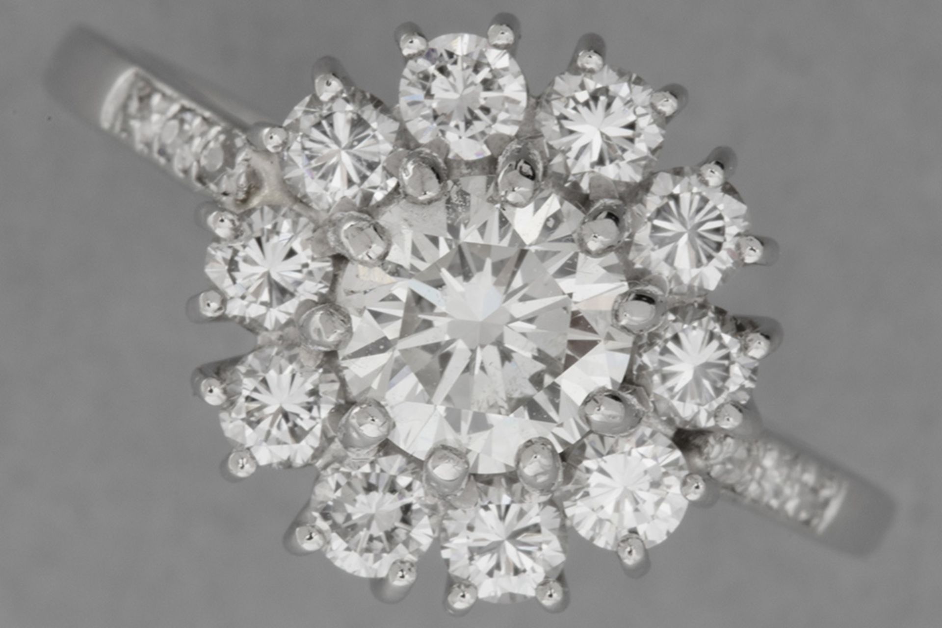 ring in platinum with a 1,01 carat high quality brilliant cut diamond, surrounded by ca 0,90 carat o