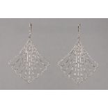 beautiful pair of earrings in white gold (18 carat) with quite a special design with fans with at le