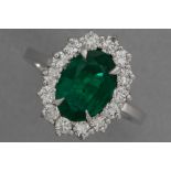 oval cluster ring in platinum with a 2,52 carat Zambian emerald with a very nice color surrounded by