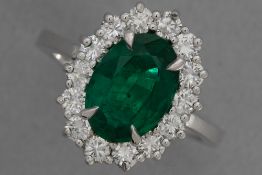 oval cluster ring in platinum with a 2,52 carat Zambian emerald with a very nice color surrounded by