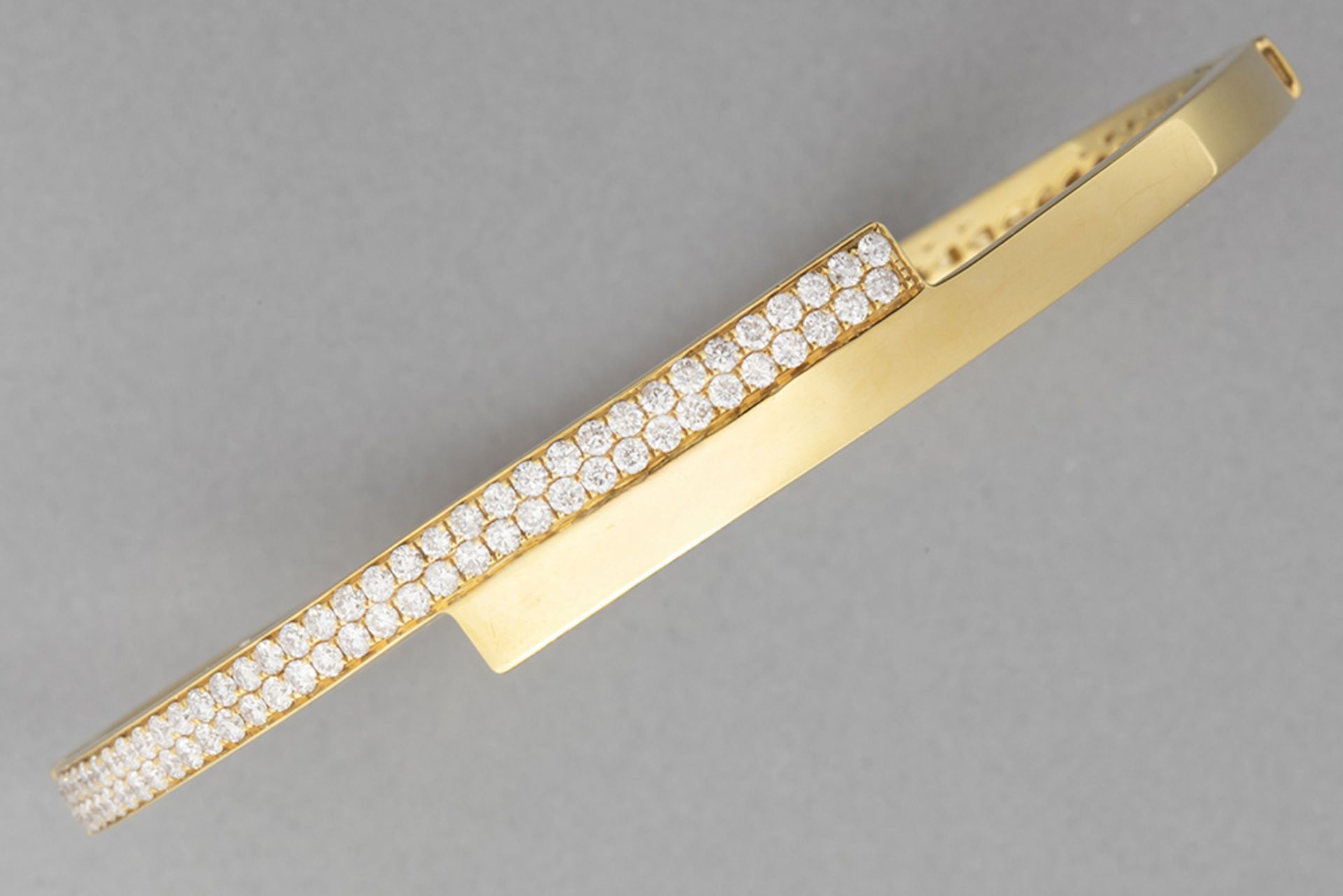 bracelet in yellow gold (18 carat) with ca 1,10 carat of high quality brilliant cut diamonds