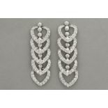 pair of earrings each with five heart shapes in white gold (18 carat) with ca 2,50 carat of high qua
