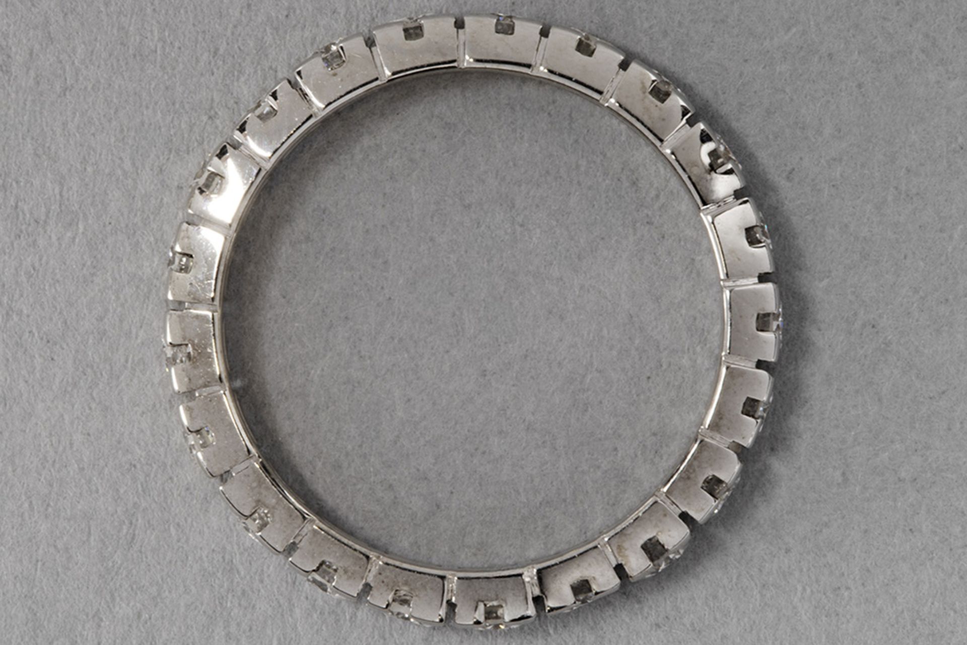 (wedding) ring in white gold (18 carat) with ca 0,80 carat of high quality brilliant cut diamonds - Bild 2 aus 2